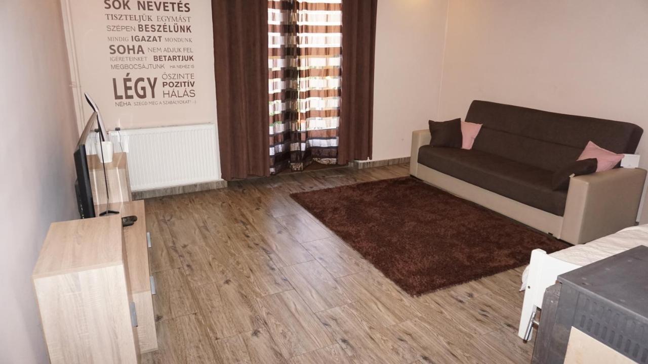 Edes Otthon Apartman Gyula Exterior foto